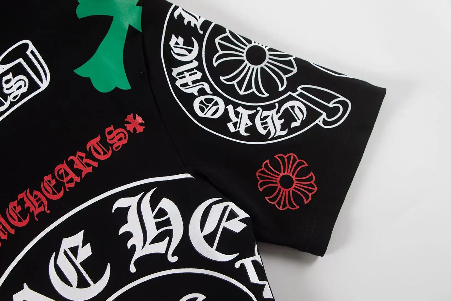 🅿️160 Style: 2025 new Croix Heart short-sleeved T-shirt Material: High version 300g double yarn combed cotton Size: S～XL Color: Black Style number: Z007